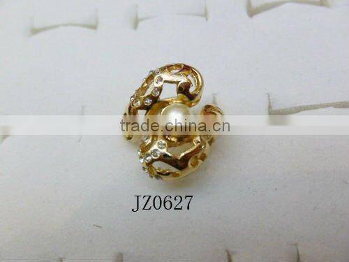 gold finger flower shape pearl ring