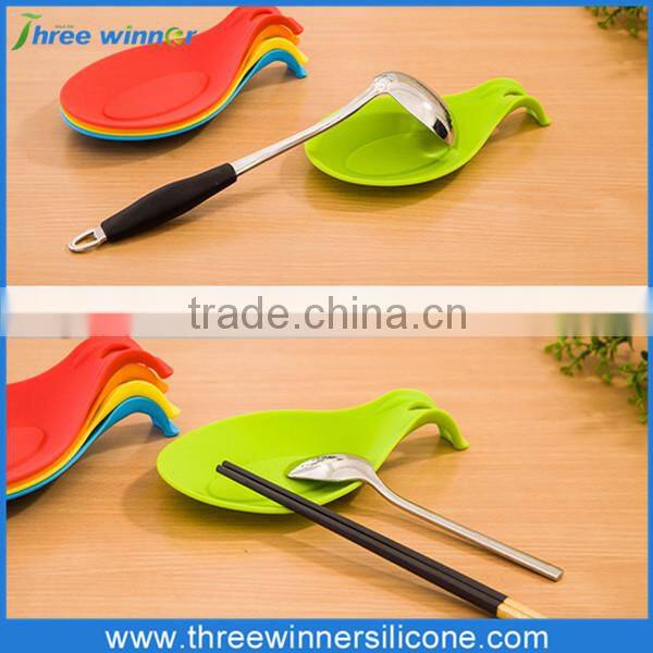 Newest hot sell LFGB standard spoon holder rest gadgets