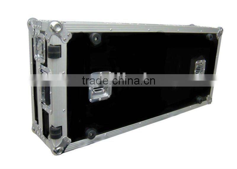 COFFIN FLIGHT CASE FOR TWO CDJ 2000 CD PLAYERS AND A PIONEER DJM 2000 MIXER WITH WHEELS