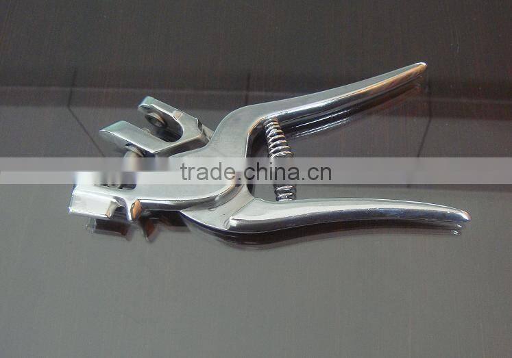 Zinc alloy puncher for pig