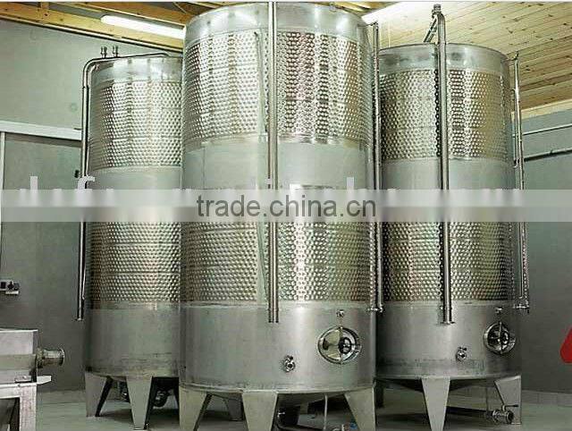 Flat bottom wine fermenting tank