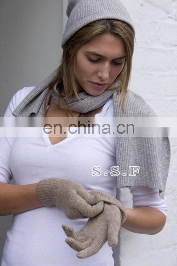 Professional manufacturer 7gg cable knit cashmere beanie with fur pompom