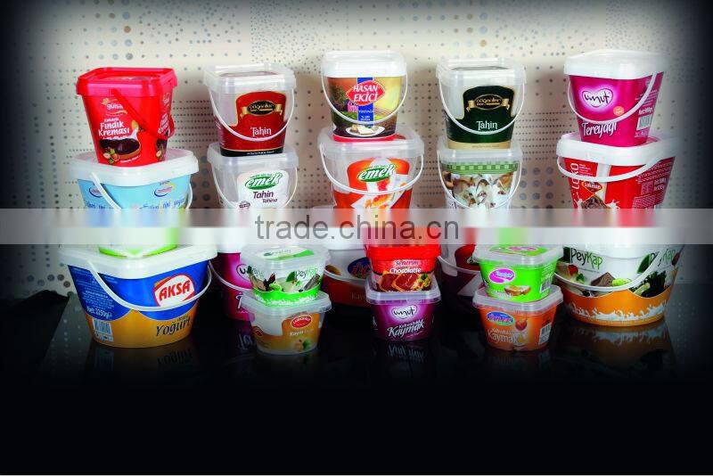 2000 ml Plastic Container (round on the bottom and square on the top)