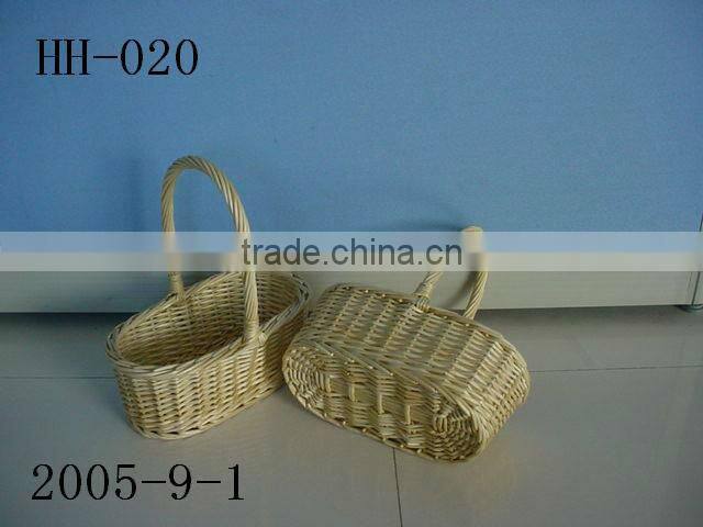 Wicker trash can