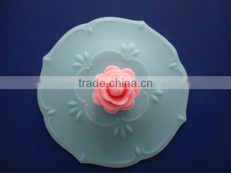 Custom ceramic coffee mug with silicone lid