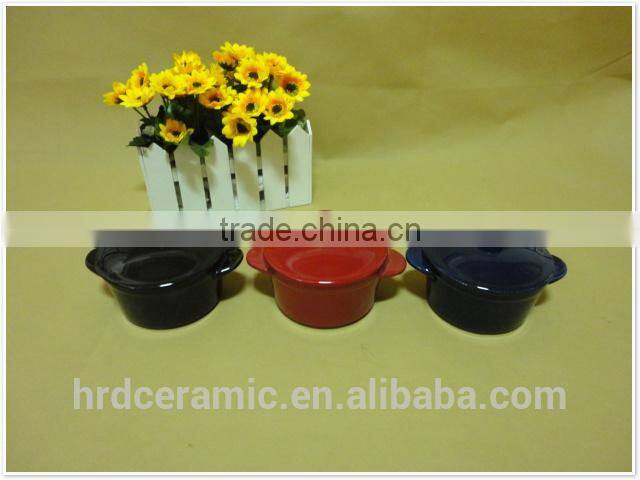 2014 round High quality two handles colored ceramic bakeware plate set