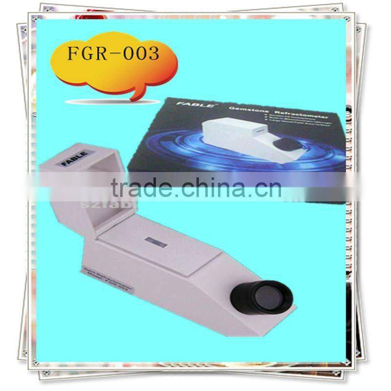 Fable safer and ecnomical gem refractometer with birefringence