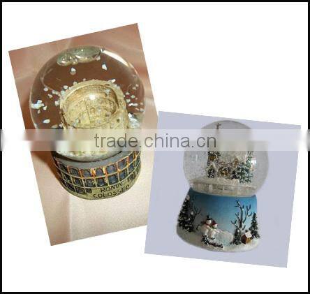 2015 hot souvenir santa claus resin snowglobe