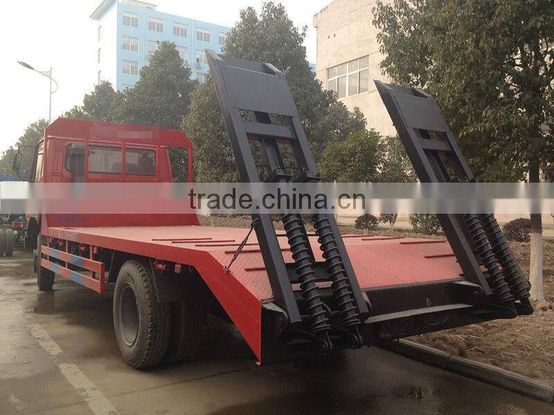 Dongfeng 4*2 low bed truck,bulldozer transport truck,bulldozer carrying truck