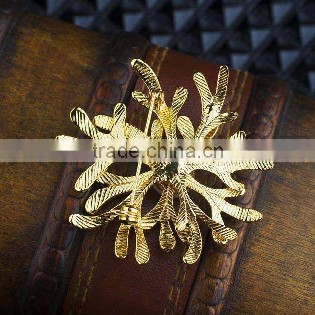 Gold-plated natural pearl snowflakes antlers shawl brooch buckle