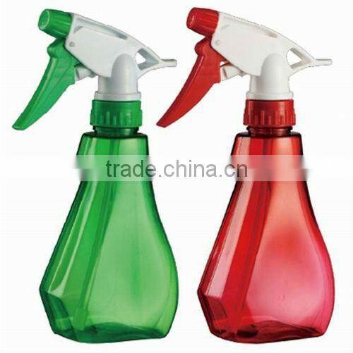 Plastic trigger spray bottle