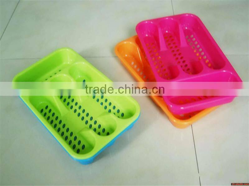 Packaging containers