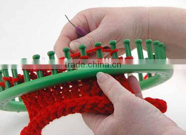 Plastic hand circular knitting machine/knitting loom