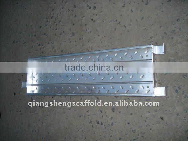 Scaffolding walking board