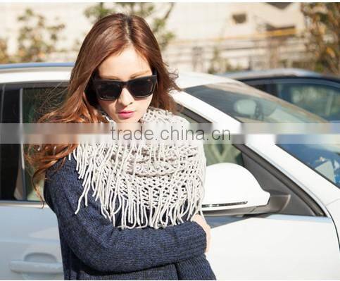 Fashion Ladies Cheap Acrylic Tassel Circle Knitted Loop Scarf