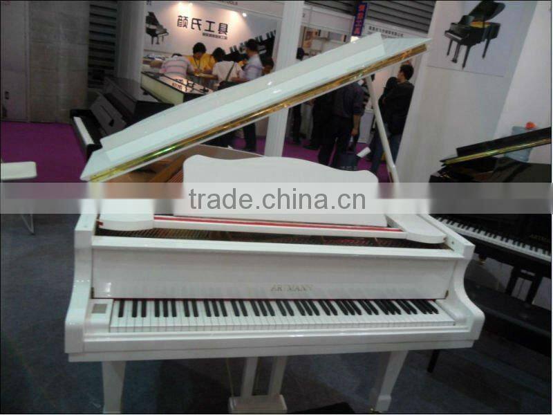 Grand Piano GP186