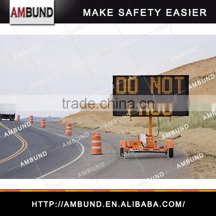 Mobile Informative LED Solar Traffic Warning Signs VMS screen Trailer Traffic Signal