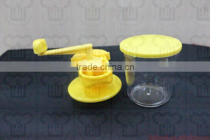 New design!!! Plastic garlic press w/cup
