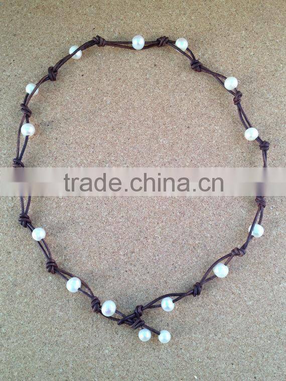 Knotted LEATHER & Three FRESHWATER Pearl Bracelet - Round