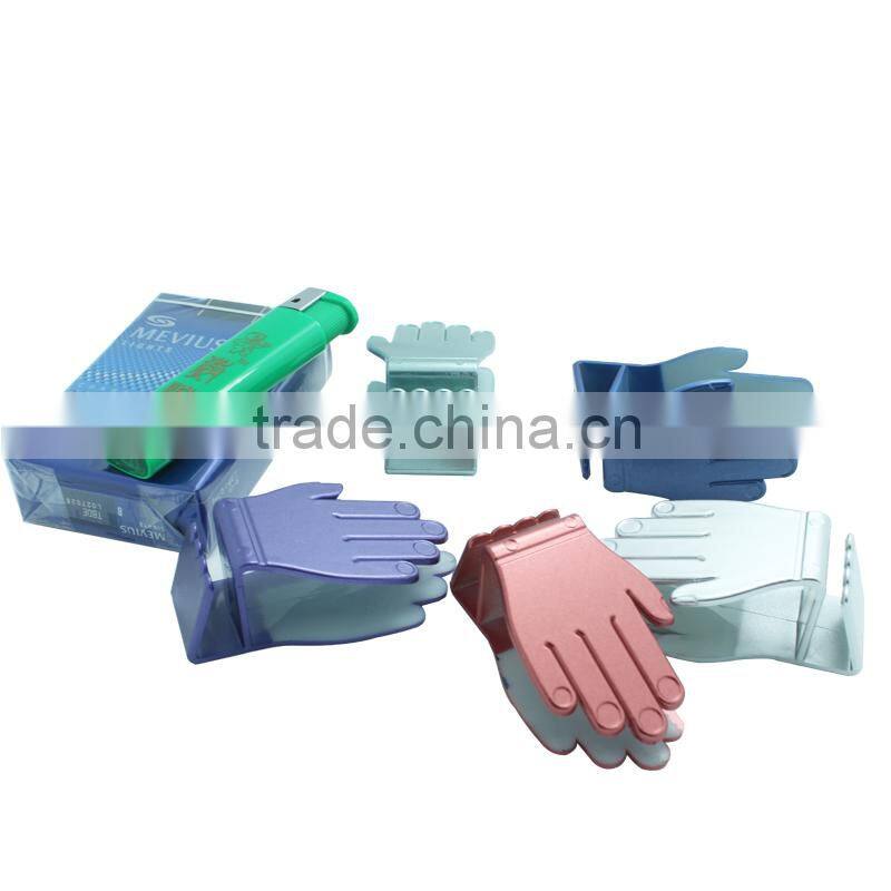 Hand shape lighter holder lighter clip for cigarette pack