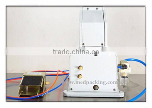 Pneumatic Manual Liquid Filling Machine For Small Bottle A02