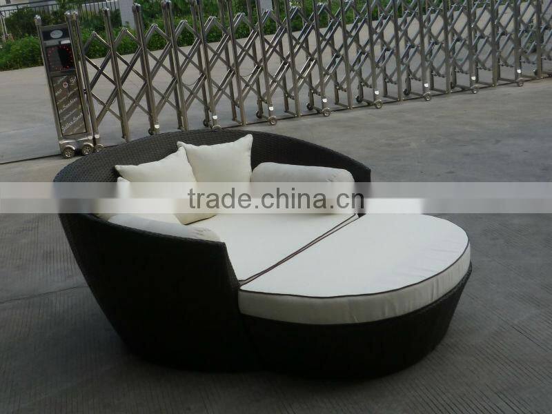 Luxury Hotel Style Rattan Outdoor Waterproof Daybed