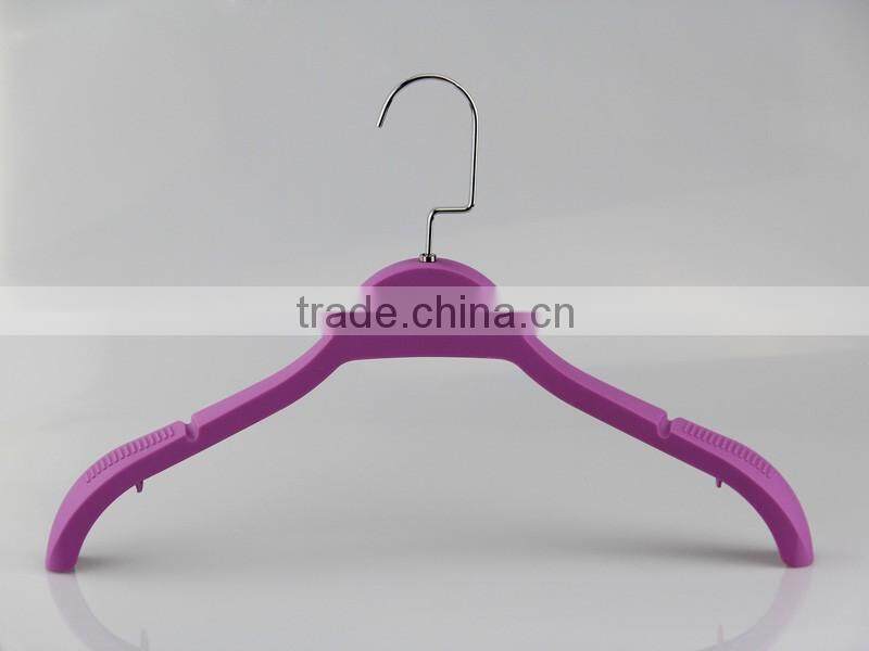 HA6970 fashionable purple rubber coating custom branded coat hanger