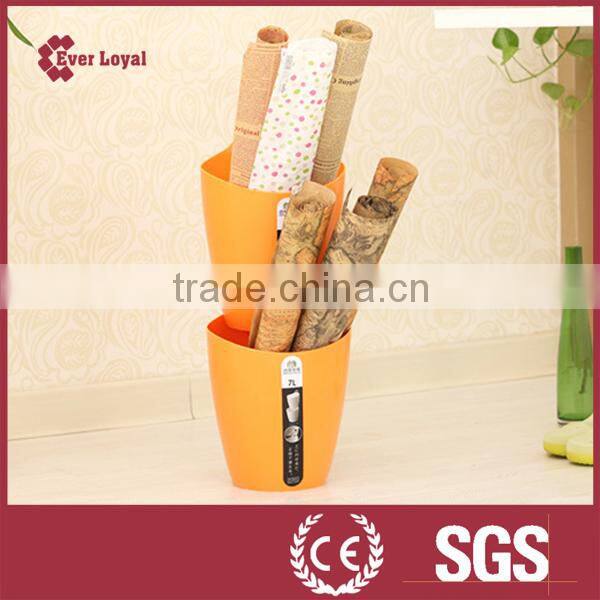 Bin stacks up to receive the bucket, plastic stacking box