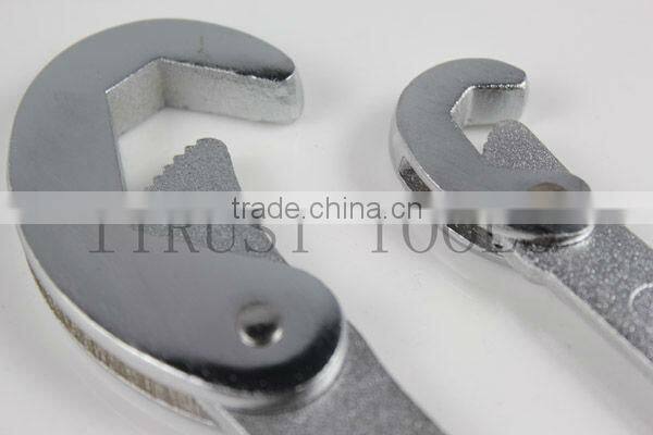 2pcs Universal Spanner WR7008