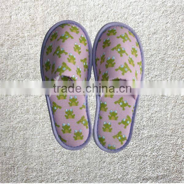 Knitted fabric kids slippers with monkey printing
