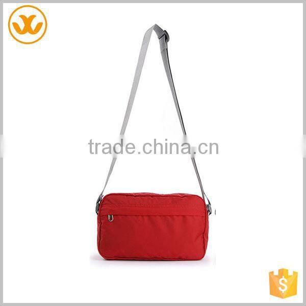 Large capacity red non woven lightweight custom messenger bag