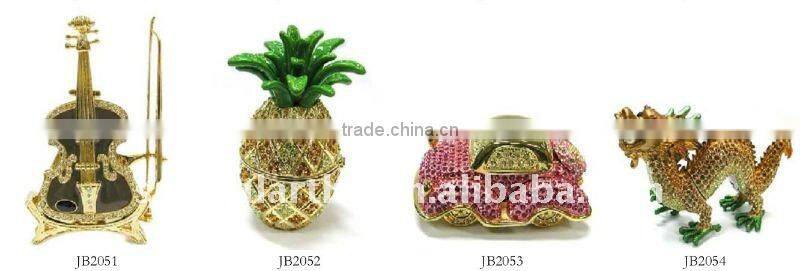 antique heart shaped metal jewelry box with floral decoration, ISO9001 Certified manufactory,58*55.6*31mm