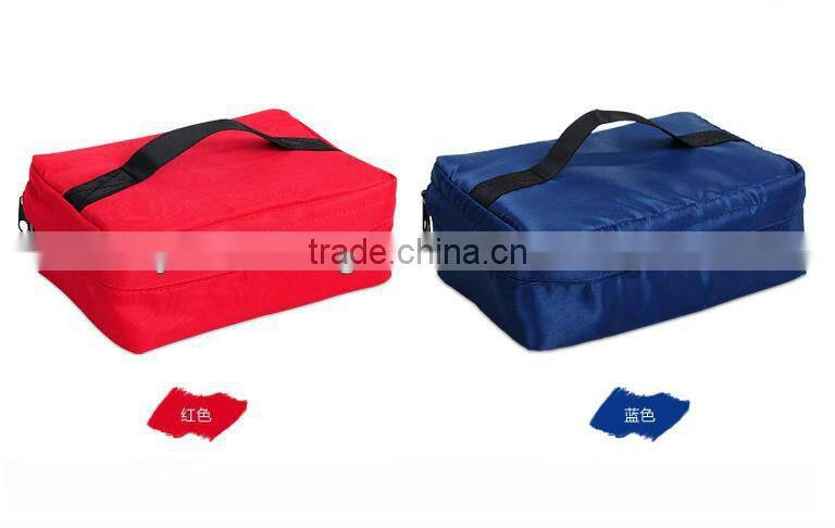 Portable lunch cooler bag with aluminum foil lining