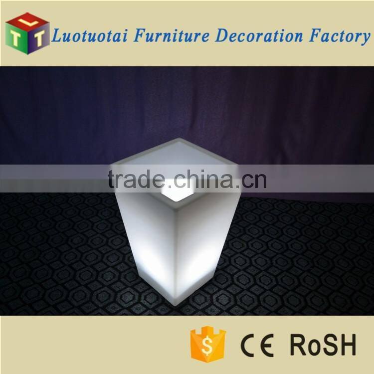 Waterproof outdoor garden use illuminated LED square planter pot with battery operated