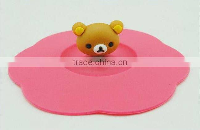 Custom ceramic coffee mug with silicone lid