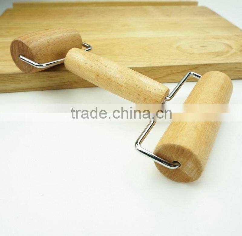 22028 wooden pastry pizza rollers