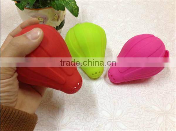 hot sale kitchen tool hand silicone lemon squeezer