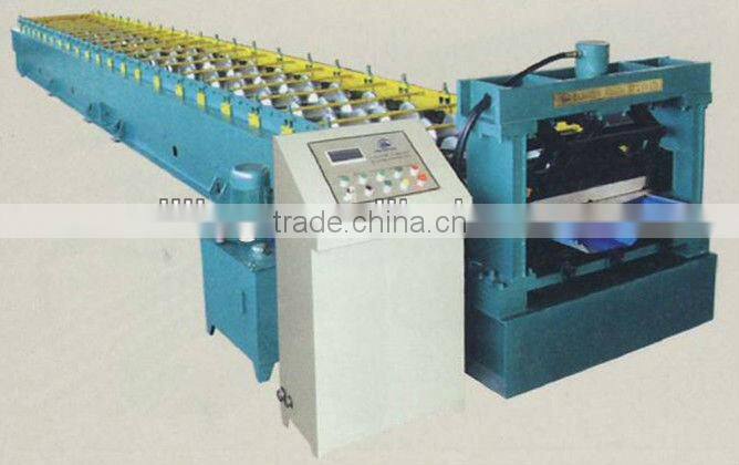 Cold metal roof and wall panel roll forming machine