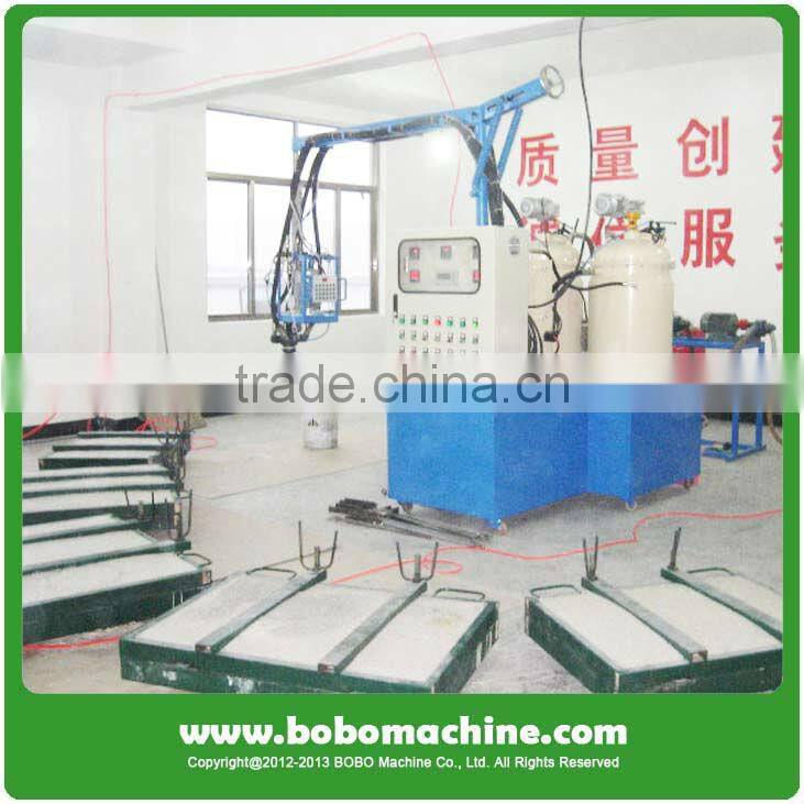 Continuous foaming machine