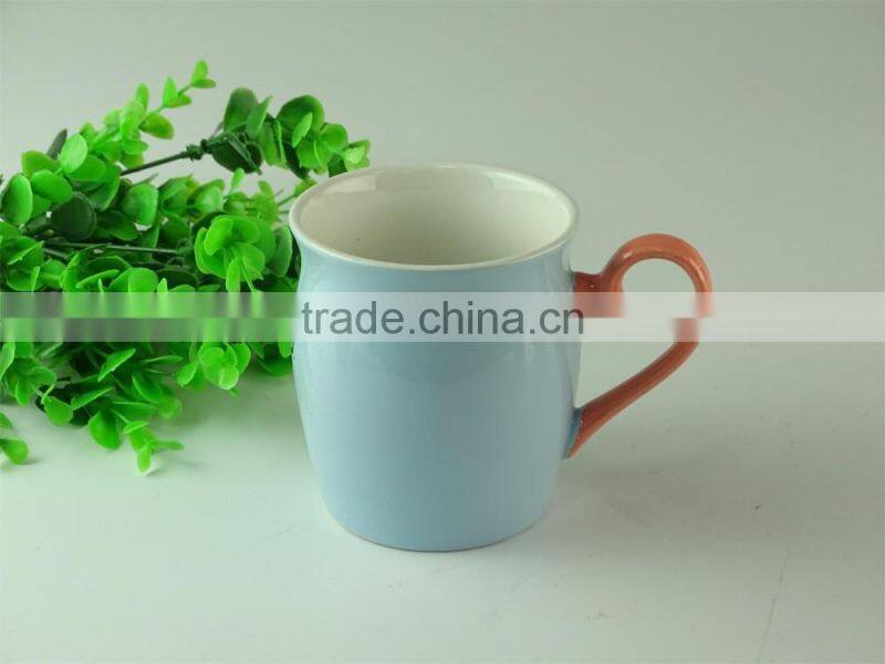 Stocked 350ml colorful glazed ceramic coffee mug/cup with special handle standard for daily use