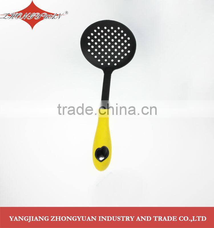 2014 hot sale good quality colorful nylon kitchen tool with heart shaped handle