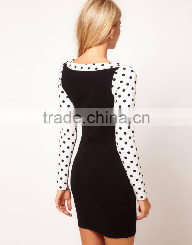 Body-Conscious Dress With Spot Sleeves