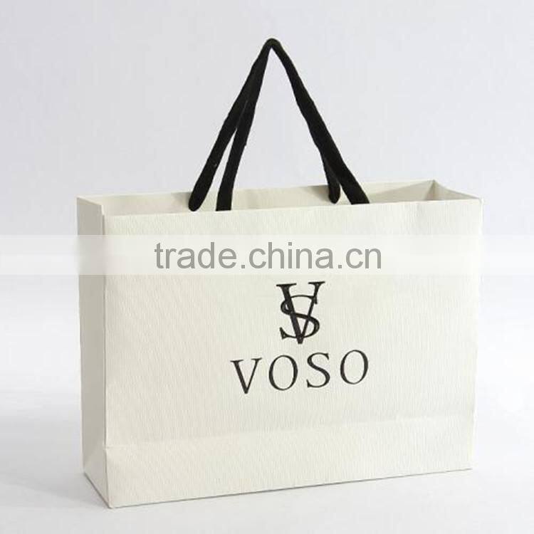 High quality white kraft paper bag with black logo clothing paper bag