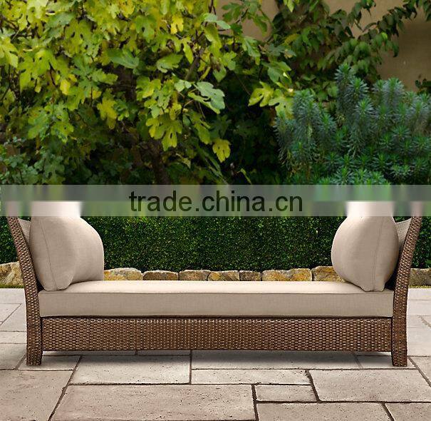 2017 Trade Assurance New Style comfortable pe rattan handmade outdoor garden and patio daybed furniture