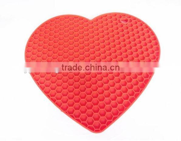 Hot sale FDA and LFGB food grade colorful heart shape non-sick silicone table mat & silicone placemat