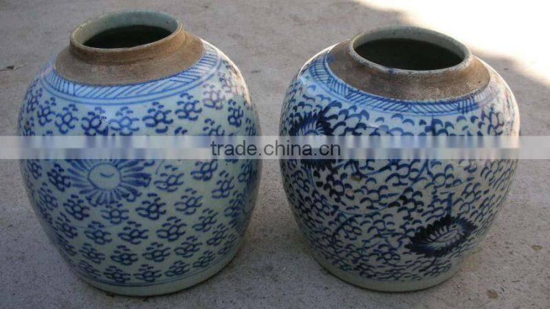 Antique porcelain blue and white container