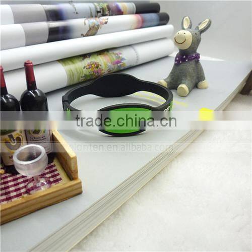 Cheap Rubber silicone bracelets with debossed logo Factory audit