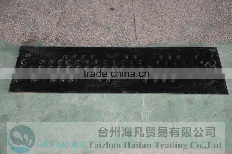 1000*320*45mm durable reflective speed hump used in Intersection/heavy strength rubber road road speed hump for crossing