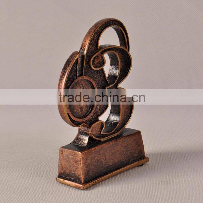 The third ranking prize the resin trophy cup
