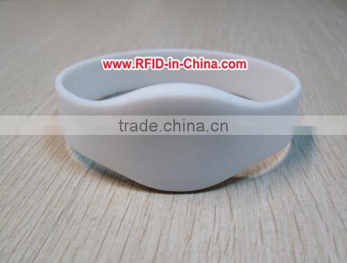 2016 Giveaway 13.56Mhz RFID Quality Wristbands NFC Silicone Wristbands with Factory Price